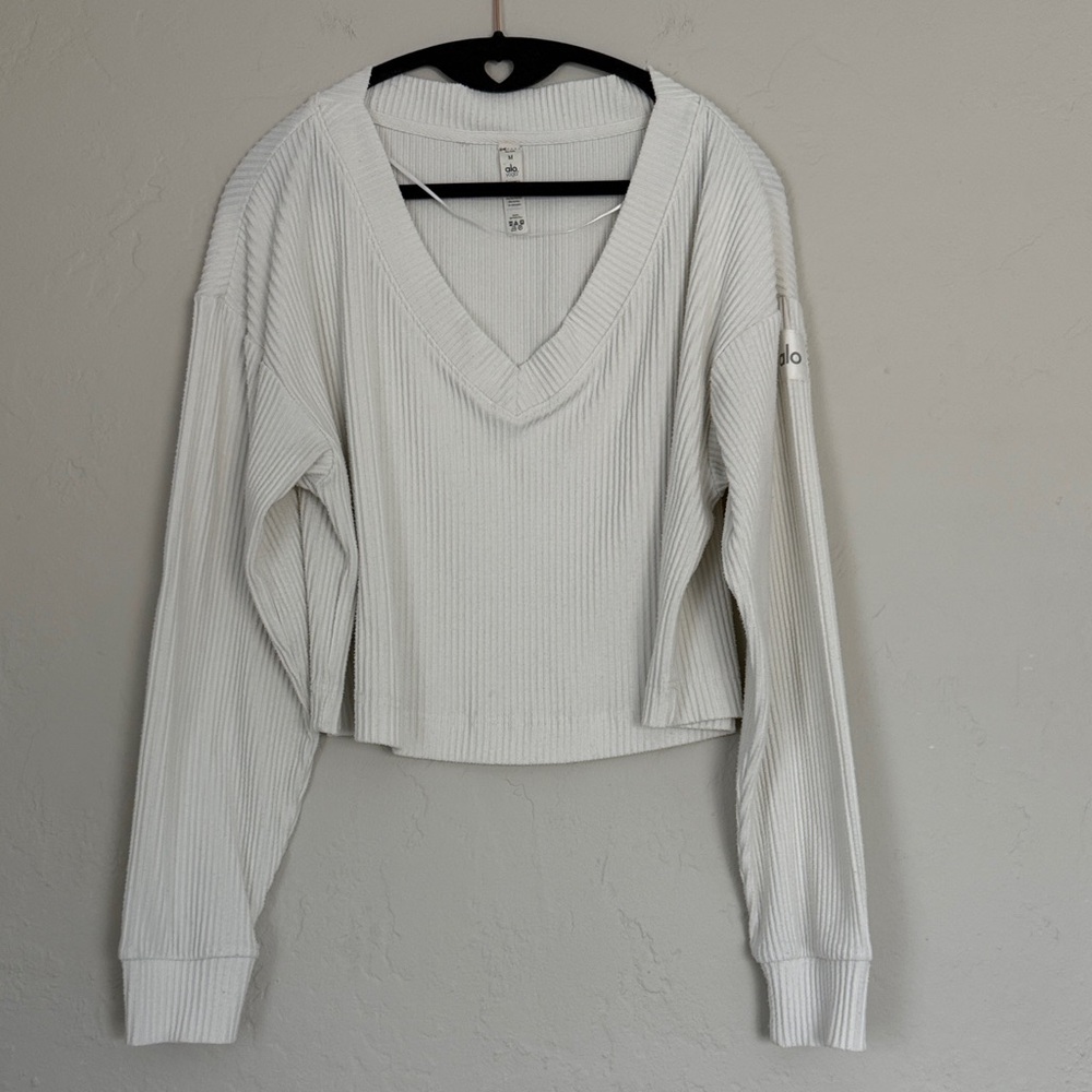ALO Yoga Muse V‑Neck Pullover Ivory